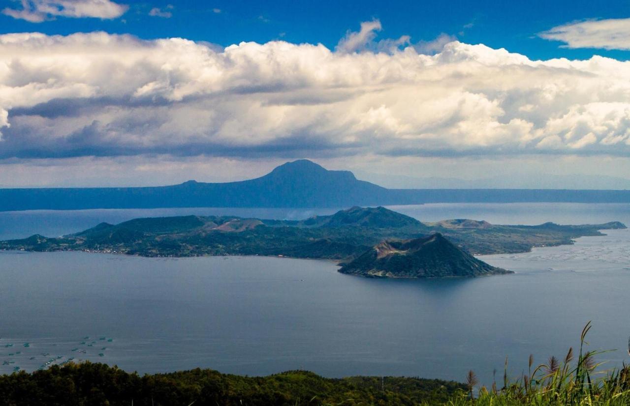 Cityland Tagaytay Taal Lake View City View Free Pool Parking Studios With Balcony Are City View Tagaytay City Екстер'єр фото
