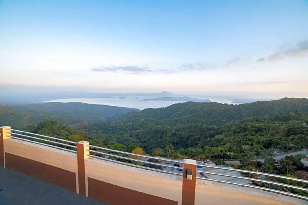 Cityland Tagaytay Taal Lake View City View Free Pool Parking Studios With Balcony Are City View Tagaytay City Екстер'єр фото