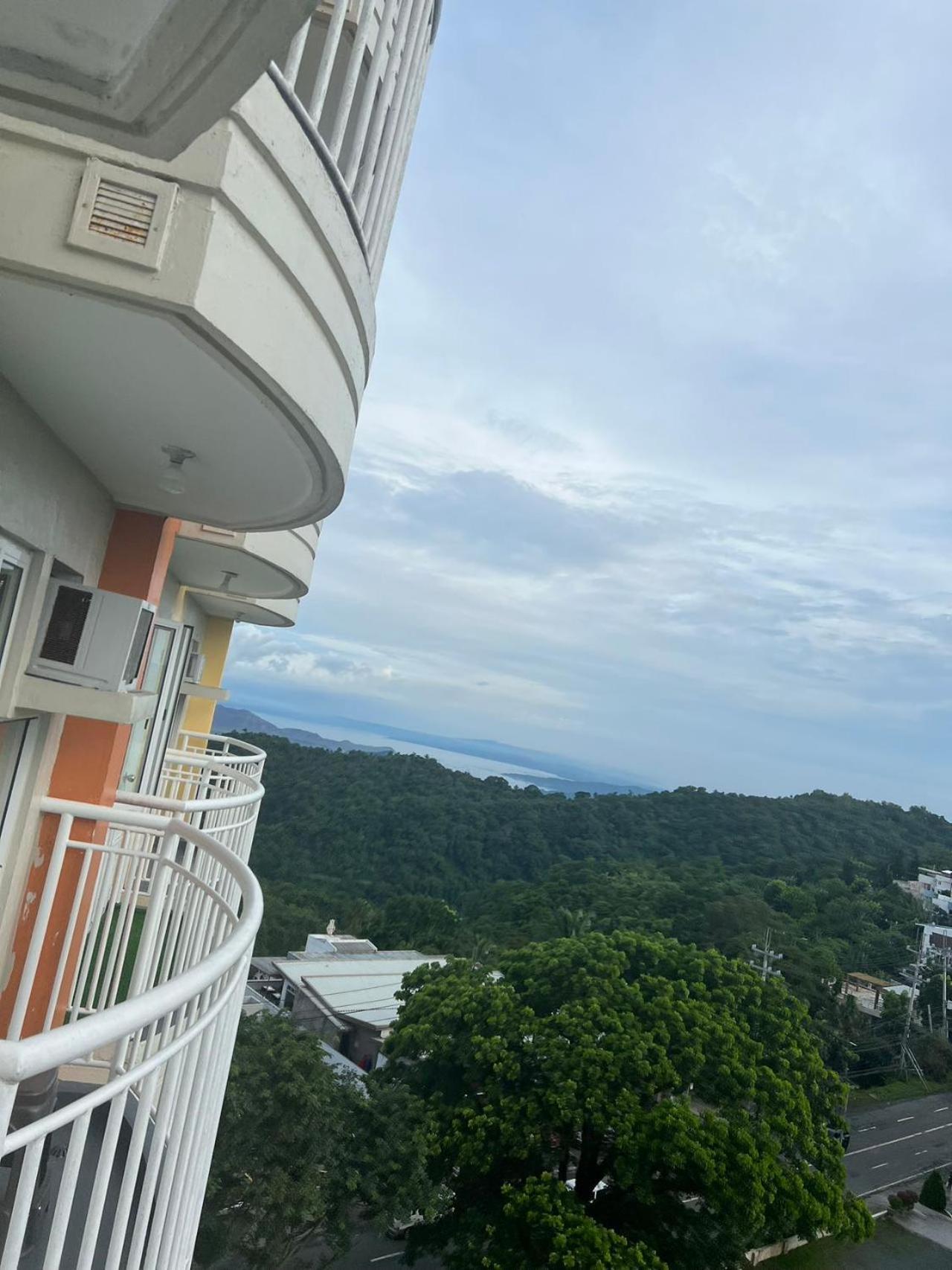 Cityland Tagaytay Taal Lake View City View Free Pool Parking Studios With Balcony Are City View Tagaytay City Екстер'єр фото